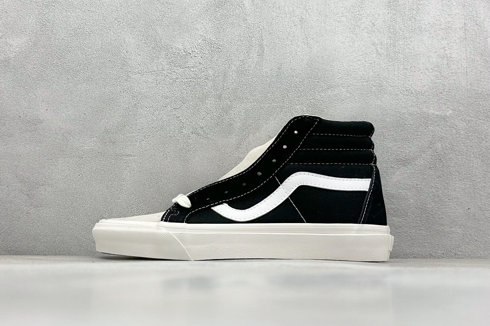 FOG x Vans Sk8-Hi 联名重磅回归!
复古休闲 防滑轻便 高帮休闲硫化板鞋
Fear