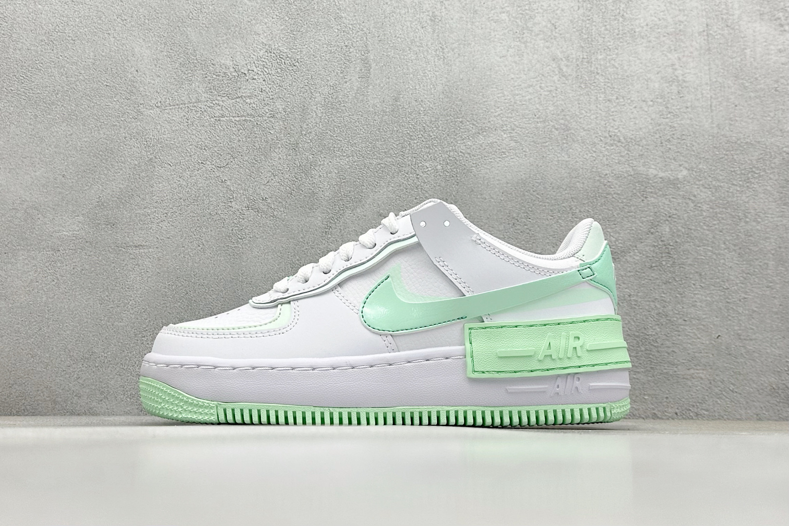  
Air Force 1 Shadow 白绿
轻量增高低帮百搭板鞋马卡龙
全新少女系解构主义设计
双层