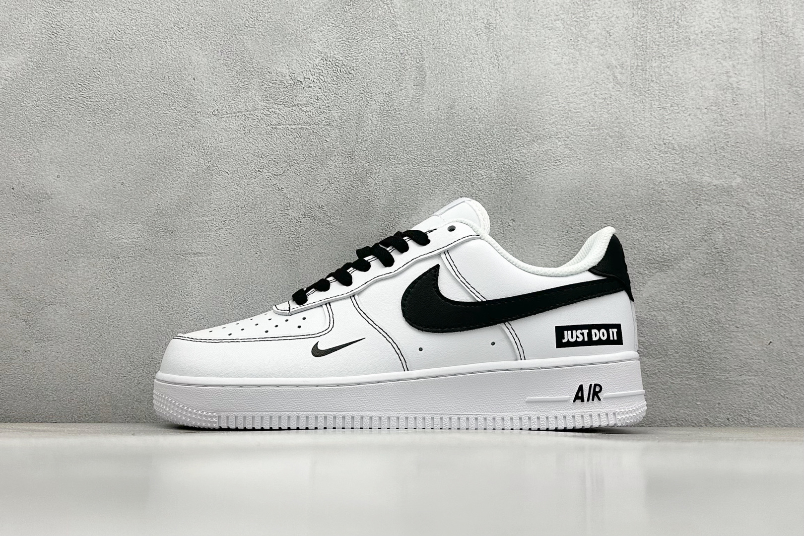  
Nike Air Force 1 Low 07 手绘 简约黑白
原楦头原纸板 打造纯正低帮空军版型
