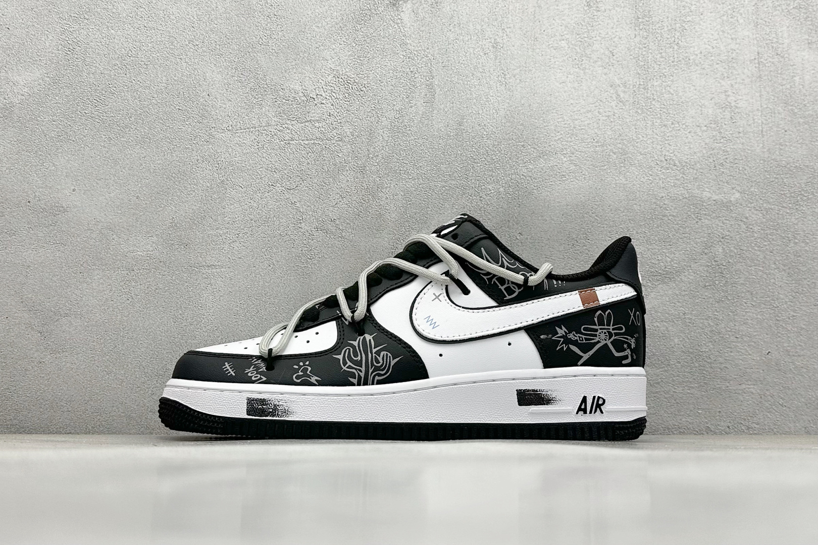  
Nike Air Force 1 Low 07 解构风 黑白绑带涂鸦
原楦头原纸板 打造纯正低帮空军