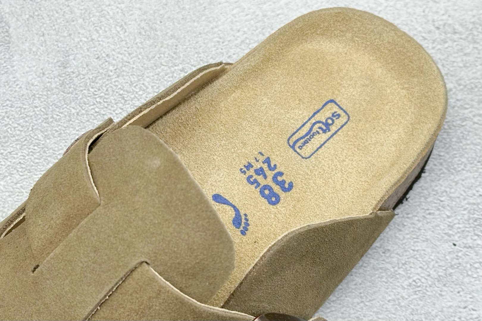  
Birkenstock  博肯 半托系列 #广东原产 采用质地柔软牛皮绒面革植入鞋垫和里衬材质 #中