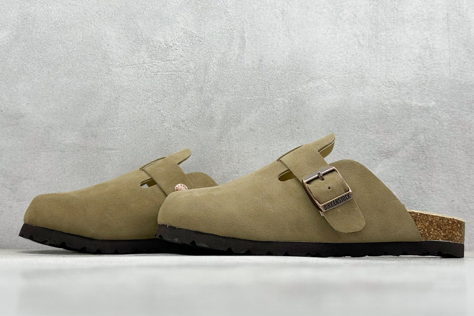  
Birkenstock  博肯 半托系列 #广东原产 采用质地柔软牛皮绒面革植入鞋垫和里衬材质 #中