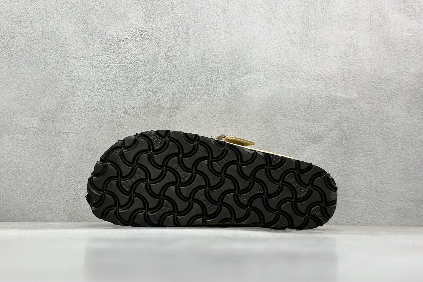  
Birkenstock  博肯 半托系列 #广东原产 采用质地柔软牛皮绒面革植入鞋垫和里衬材质 #中