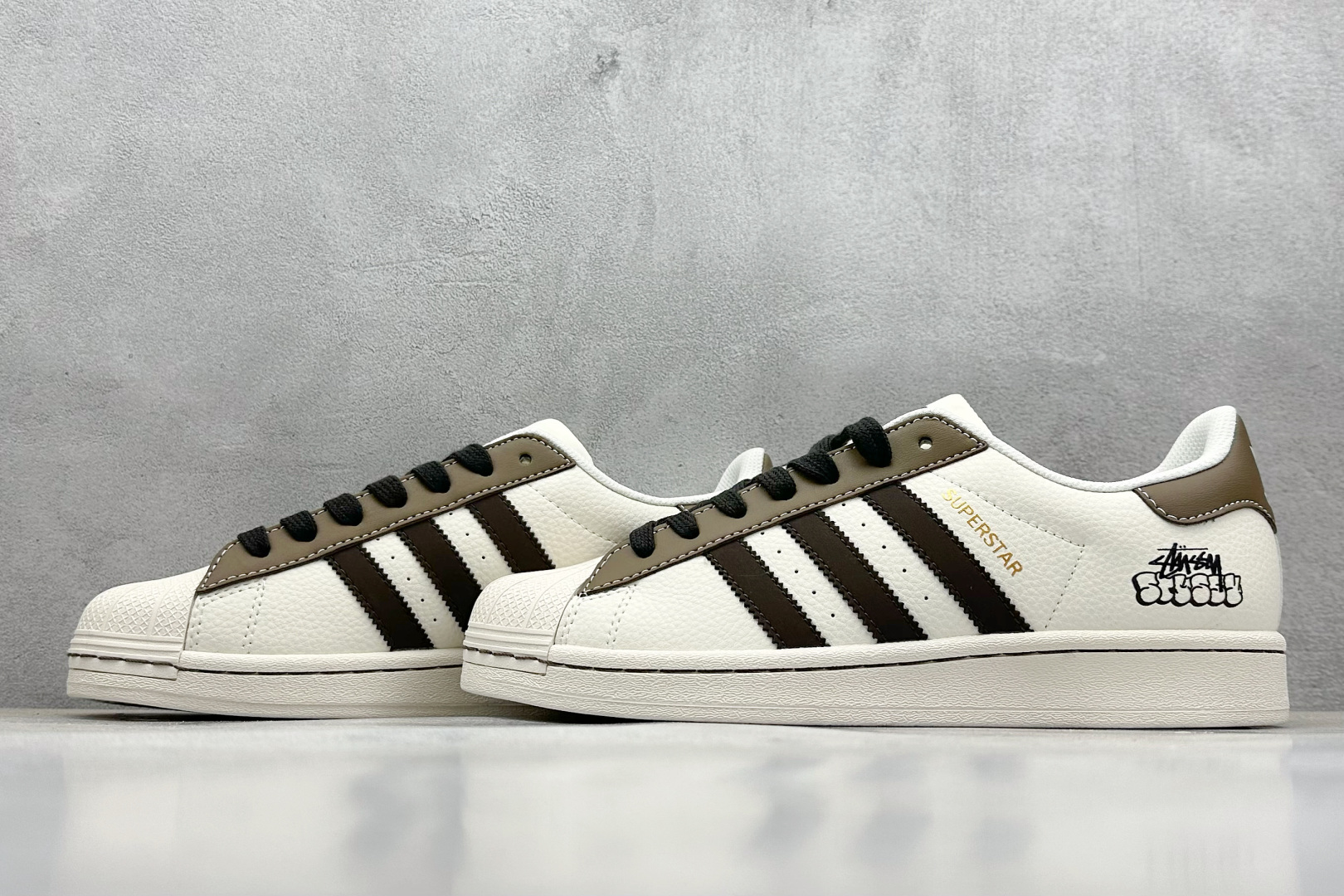AD Originals Superstar x Stussy 白黑棕 HD2205