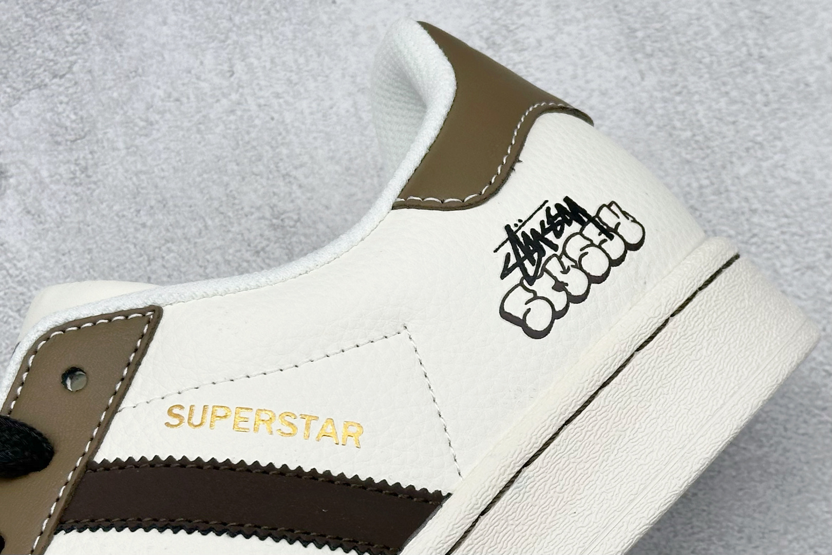 AD Originals Superstar x Stussy 白黑棕 HD2205