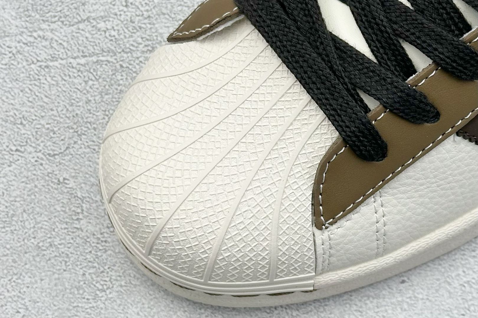 AD Originals Superstar x Stussy 白黑棕 HD2205