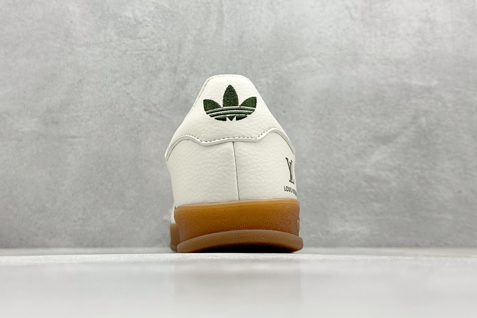  
adidas originals Samba OG x Louis Vuitton 米白绿生胶
此款