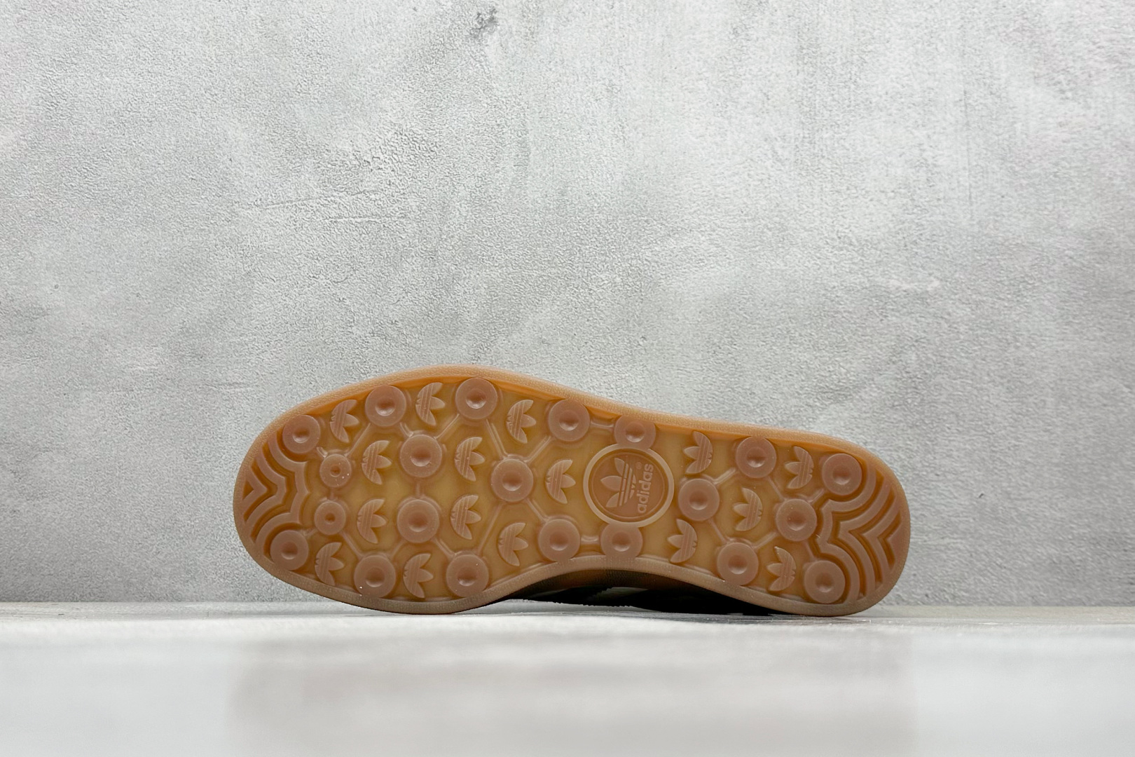  
adidas originals Samba OG x Louis Vuitton 米白绿生胶
此款