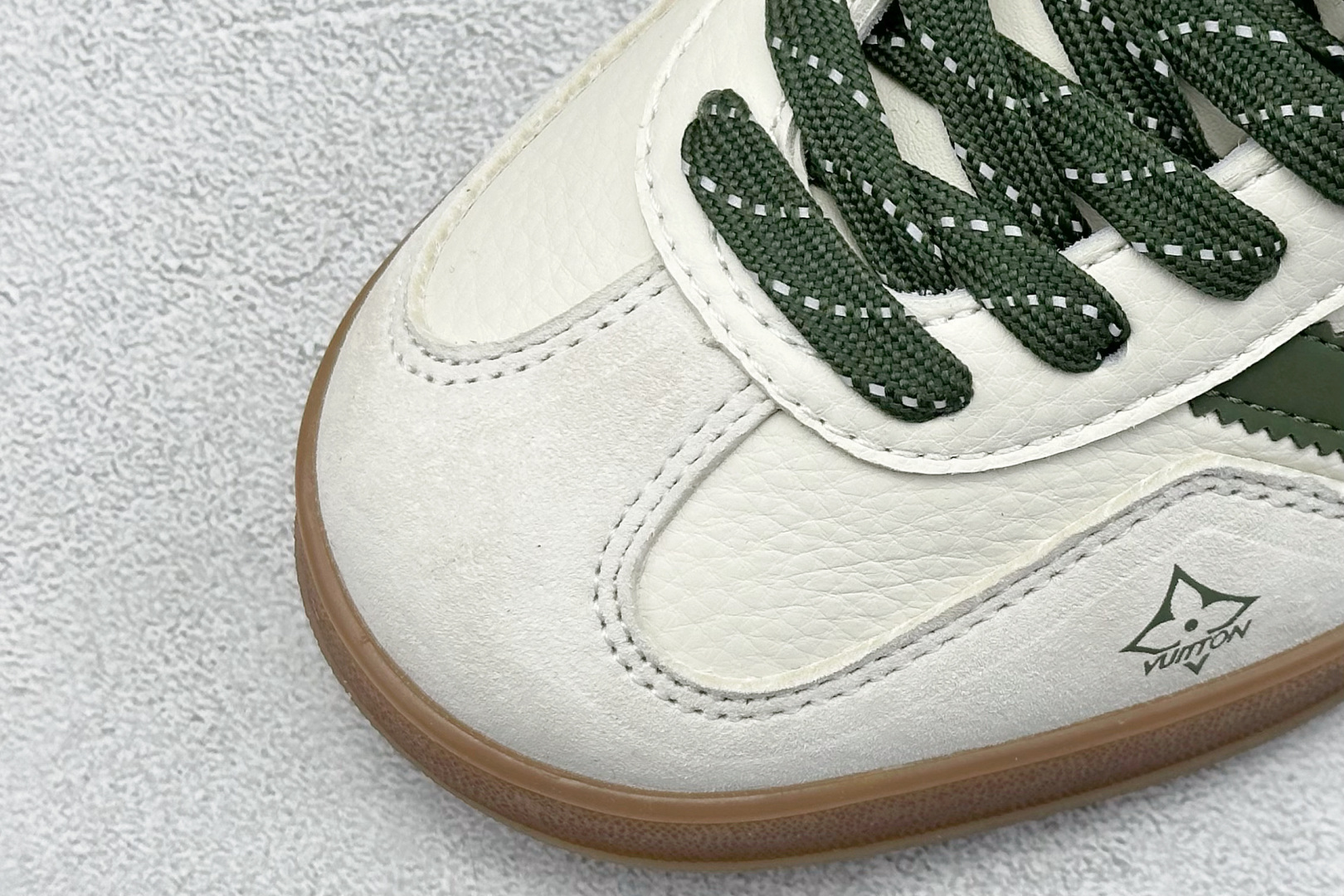  
adidas originals Samba OG x Louis Vuitton 米白绿生胶
此款