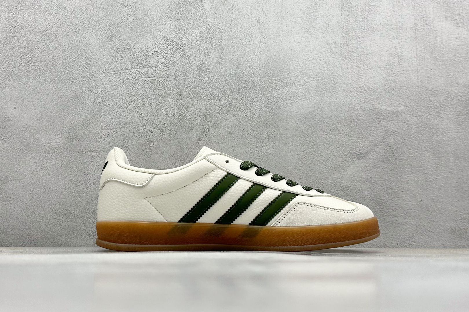 
adidas originals Samba OG x Louis Vuitton 米白绿生胶
此款