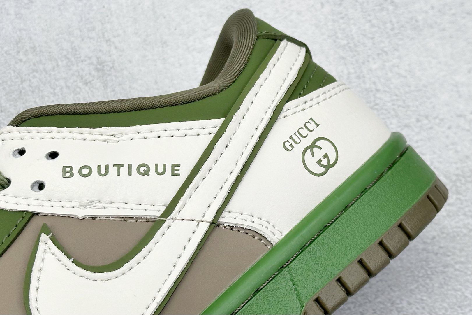  
Nike SB Dunk Low x GUCCI 白棕绿小钩
纯原大厂出品 极力推荐
原装头层材料 