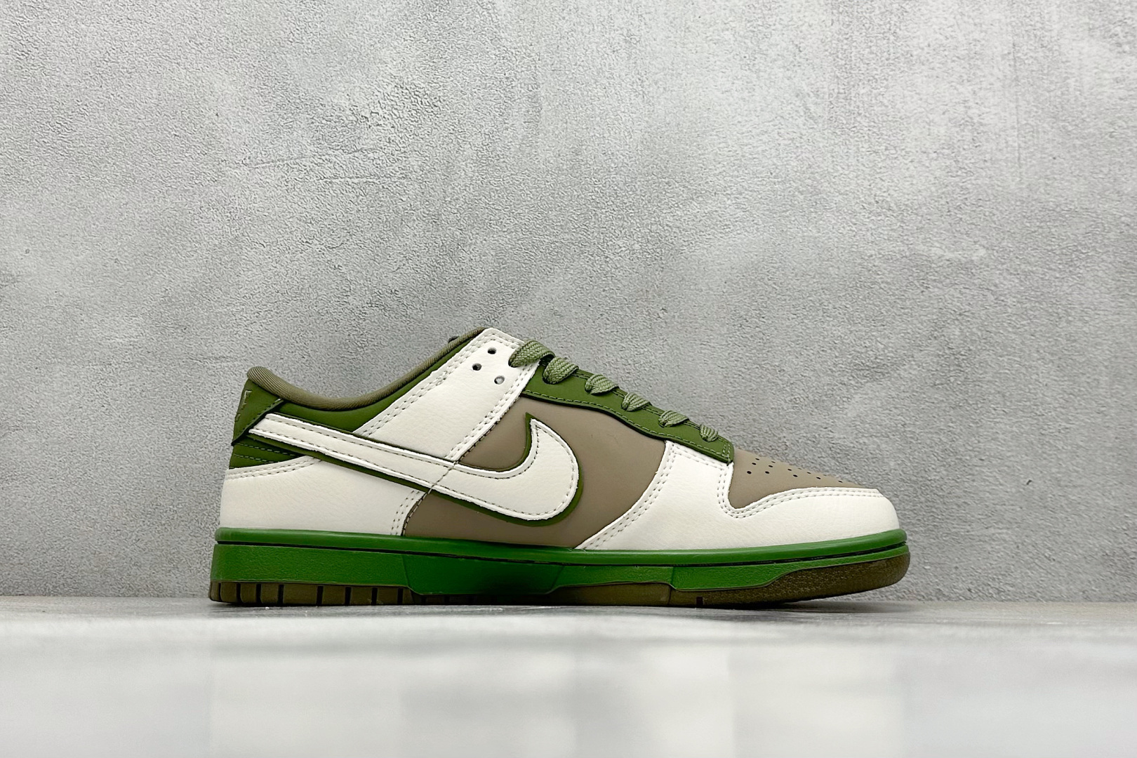  
Nike SB Dunk Low x GUCCI 白棕绿小钩
纯原大厂出品 极力推荐
原装头层材料 