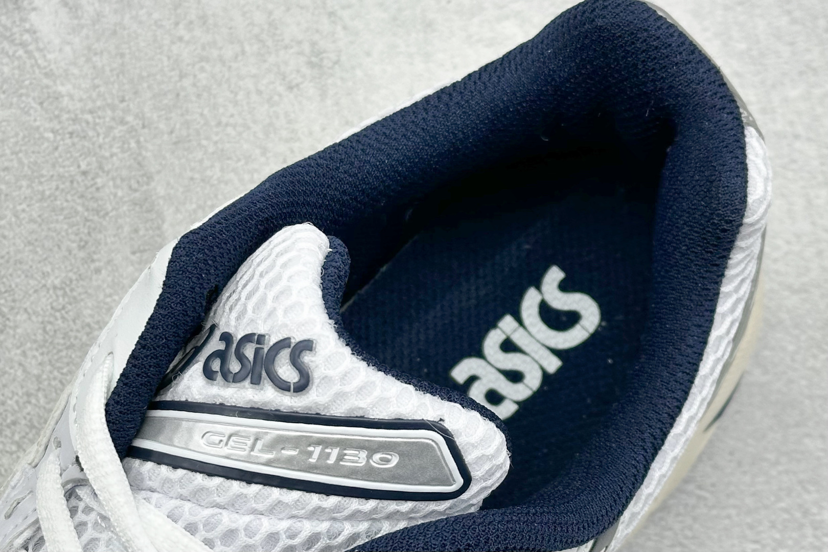  
Asics Tiger GEL-1130 亚瑟士户外风低帮休闲运动跑步鞋 
#鞋款选用网眼与皮革相