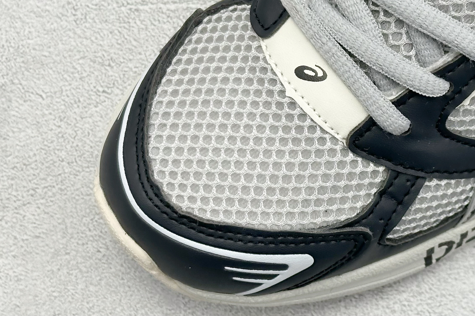  
Asics Tiger GEL-1130 亚瑟士户外风低帮休闲运动跑步鞋 
#鞋款选用网眼与皮革相