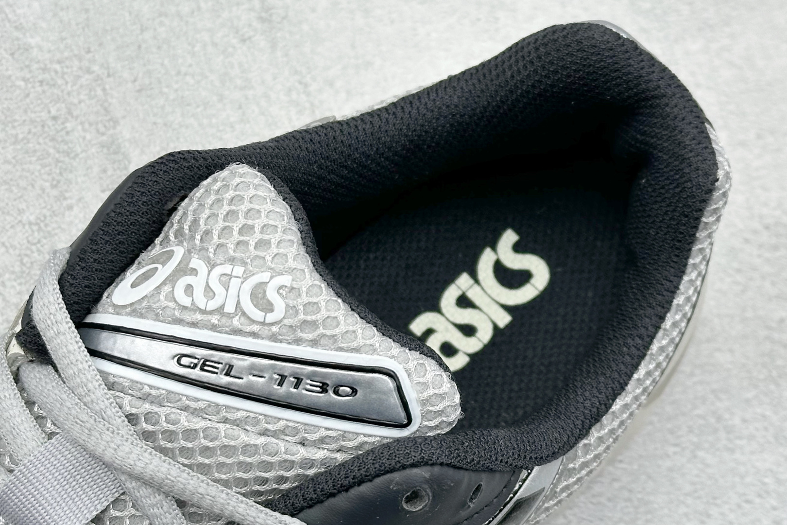  
Asics Tiger GEL-1130 亚瑟士户外风低帮休闲运动跑步鞋 
#鞋款选用网眼与皮革相