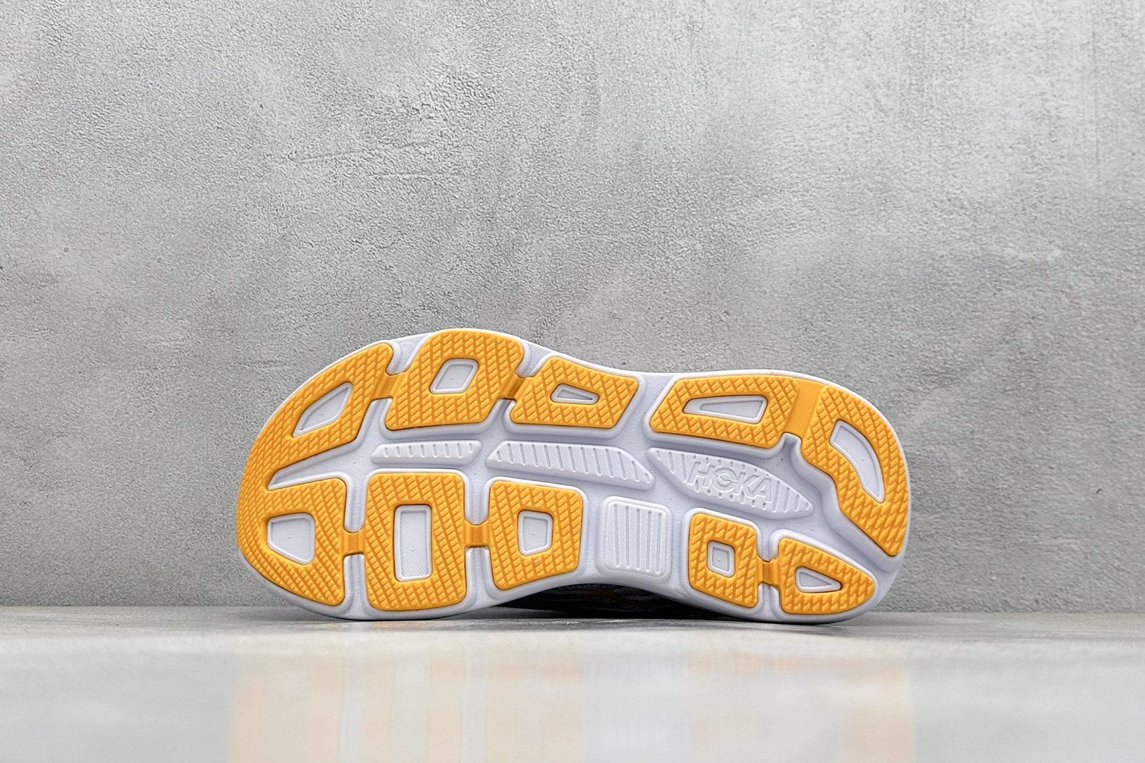  
W版 HOKA ONE ONE Bondi 9 机能缓震跑鞋
#鞋面部分采用工程网眼面料，可以确保