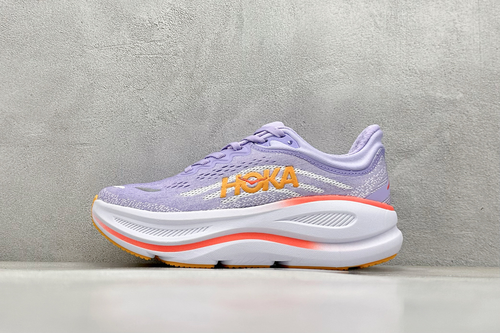  
W版 HOKA ONE ONE Bondi 9 机能缓震跑鞋
#鞋面部分采用工程网眼面料，可以确保
