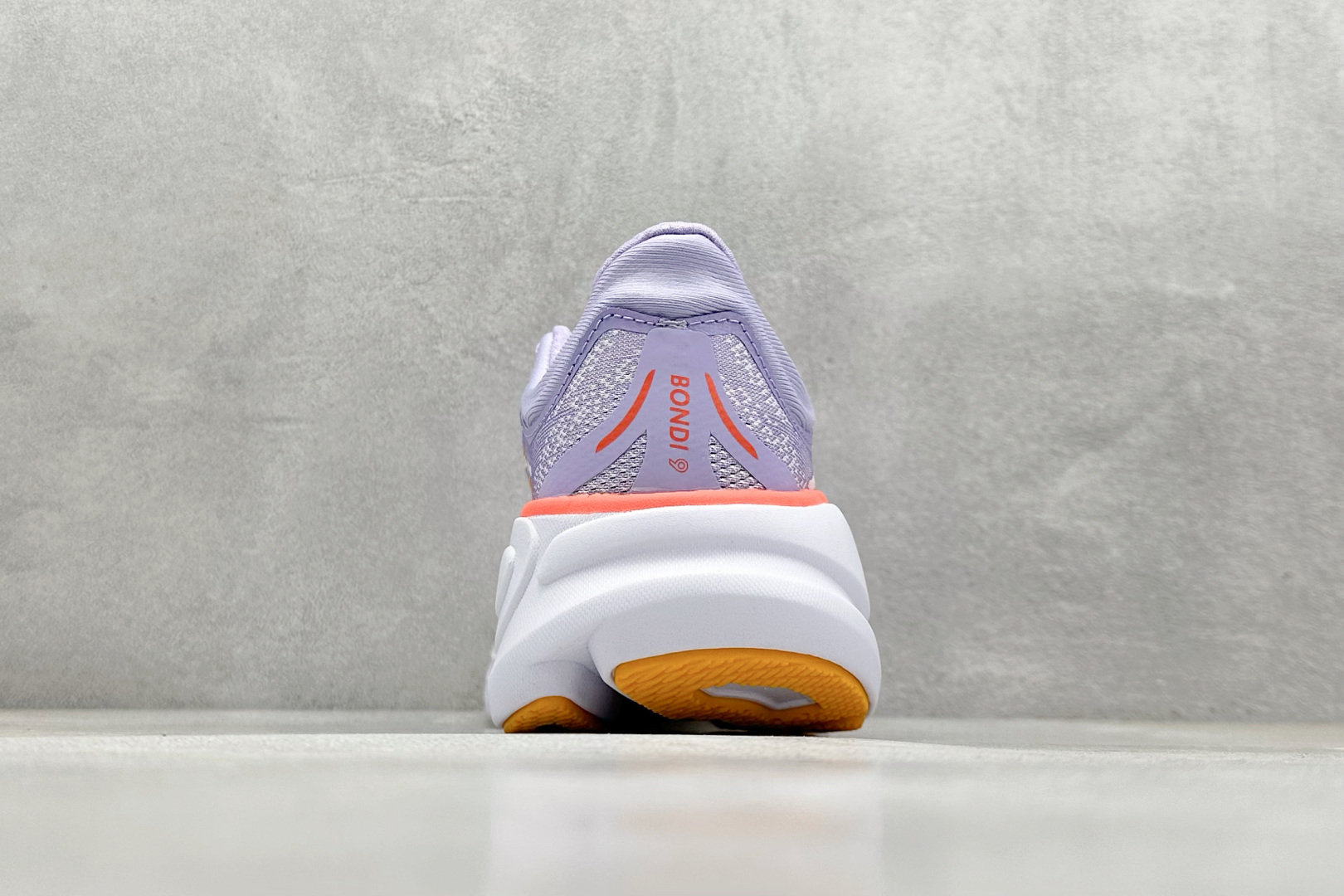  
W版 HOKA ONE ONE Bondi 9 机能缓震跑鞋
#鞋面部分采用工程网眼面料，可以确保