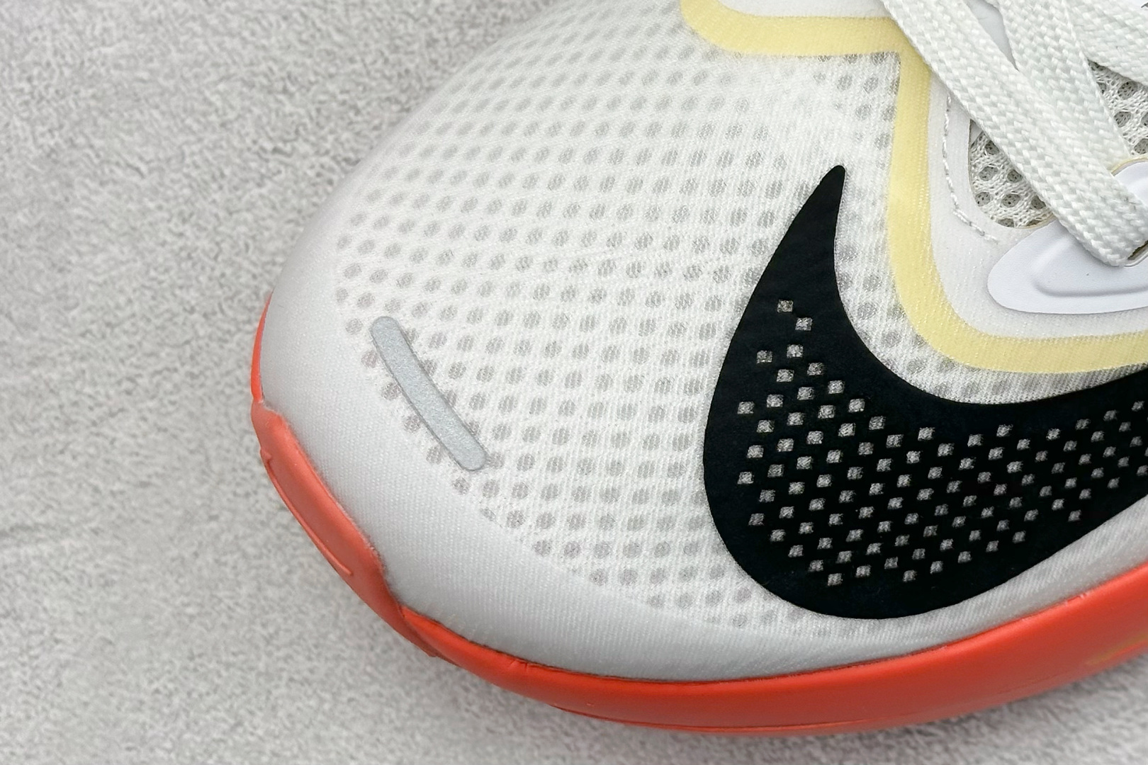  
RS版 NIKE AIR Zoom RIVAL Fly 6 超轻跑步鞋
织物减震轻盈跑步鞋 内置真碳
