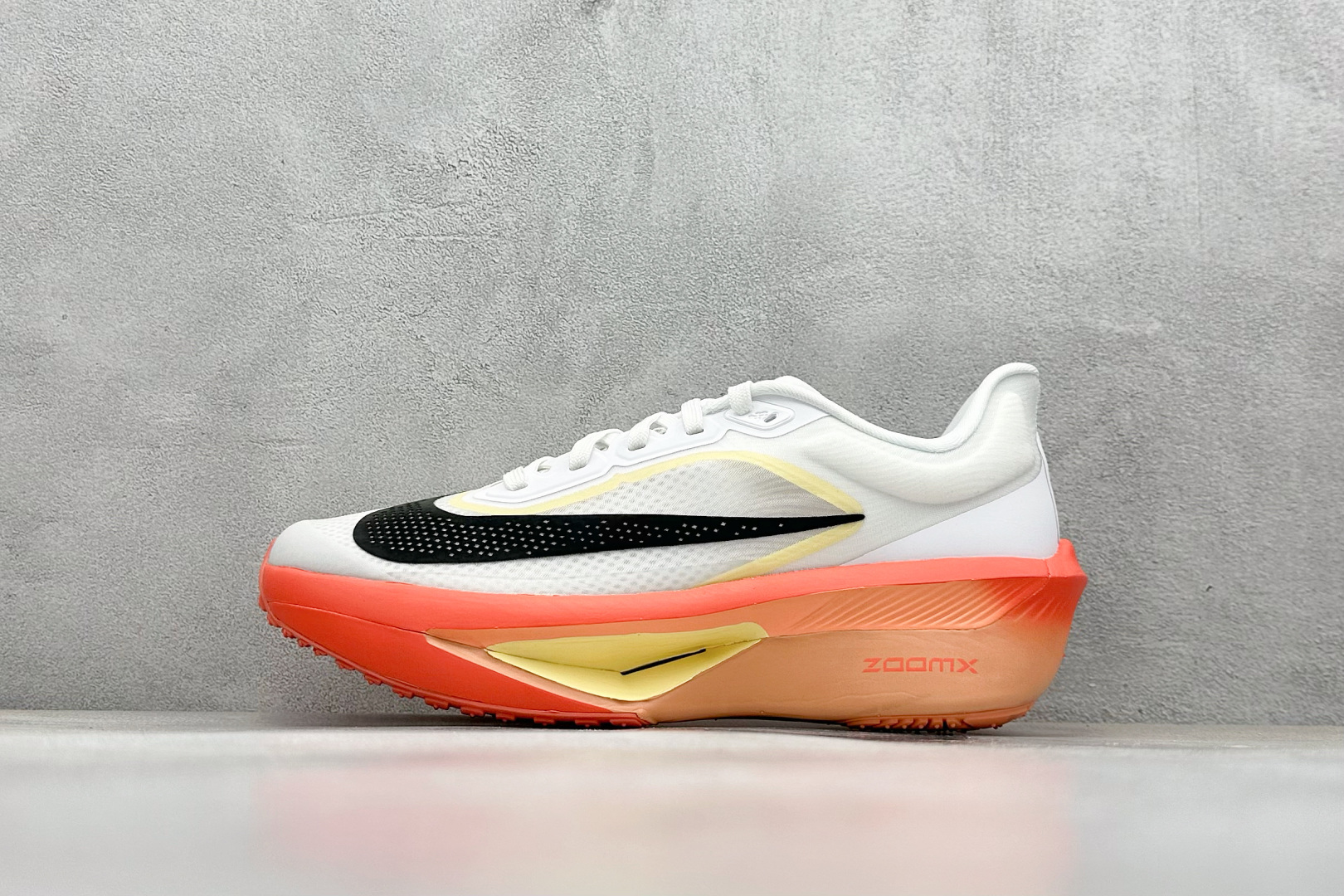  
RS版 NIKE AIR Zoom RIVAL Fly 6 超轻跑步鞋
织物减震轻盈跑步鞋 内置真碳