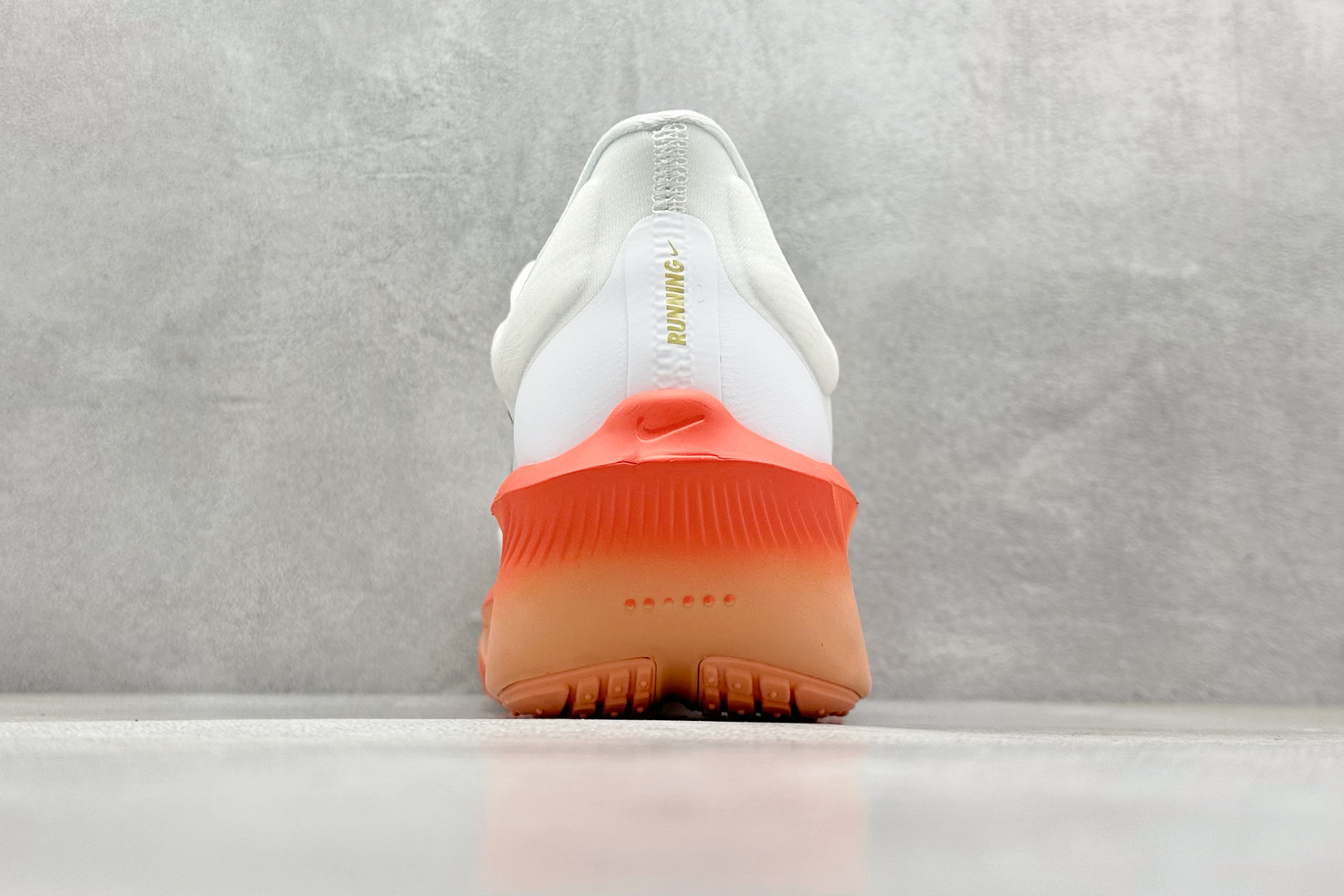  
RS版 NIKE AIR Zoom RIVAL Fly 6 超轻跑步鞋
织物减震轻盈跑步鞋 内置真碳