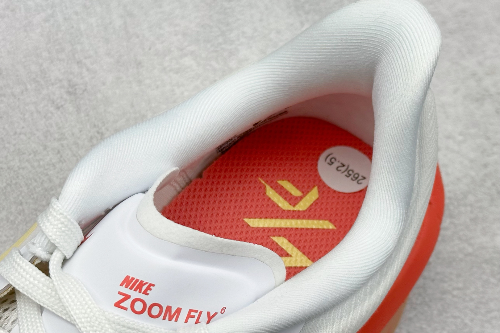  
RS版 NIKE AIR Zoom RIVAL Fly 6 超轻跑步鞋
织物减震轻盈跑步鞋 内置真碳