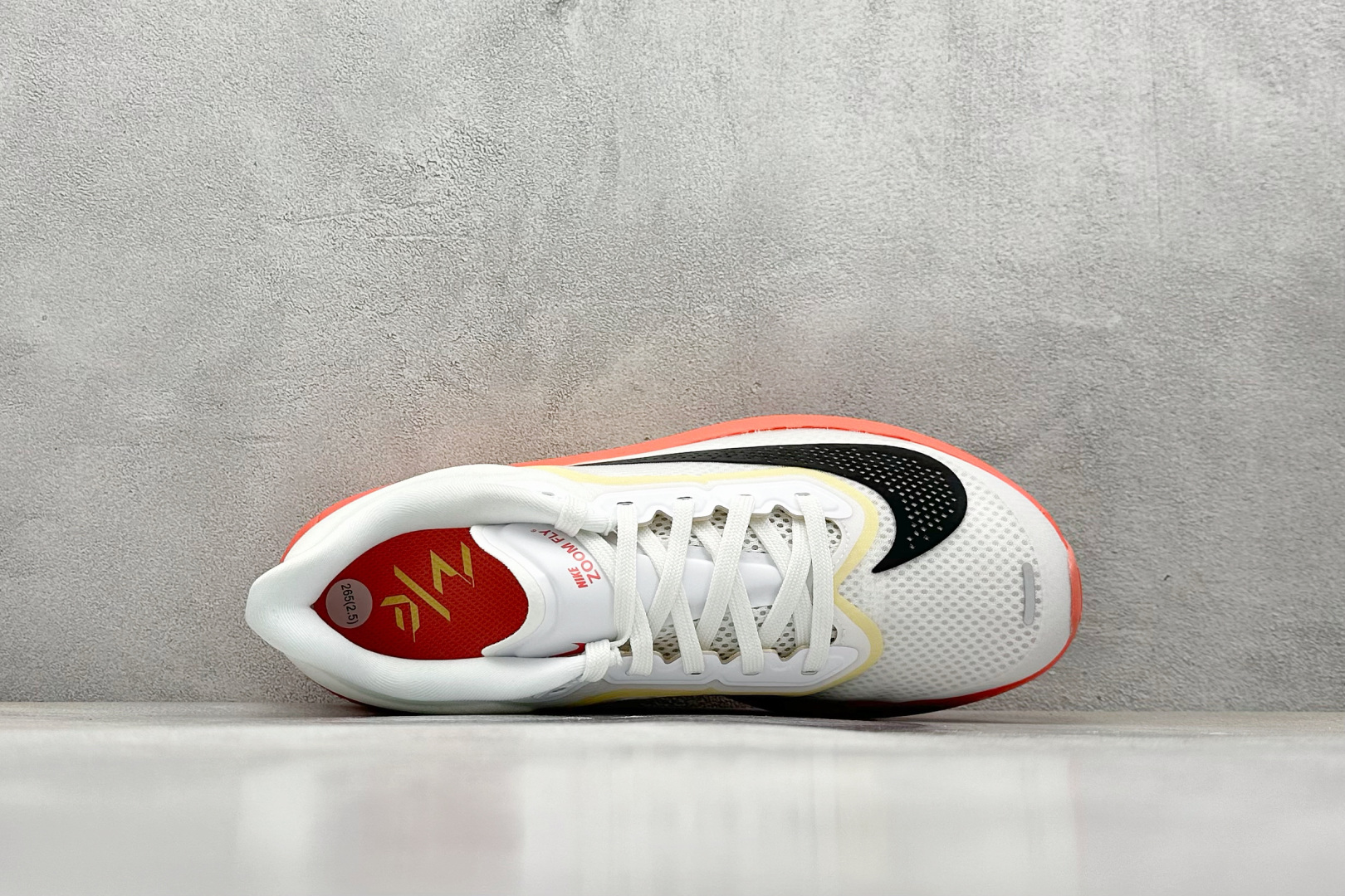  
RS版 NIKE AIR Zoom RIVAL Fly 6 超轻跑步鞋
织物减震轻盈跑步鞋 内置真碳