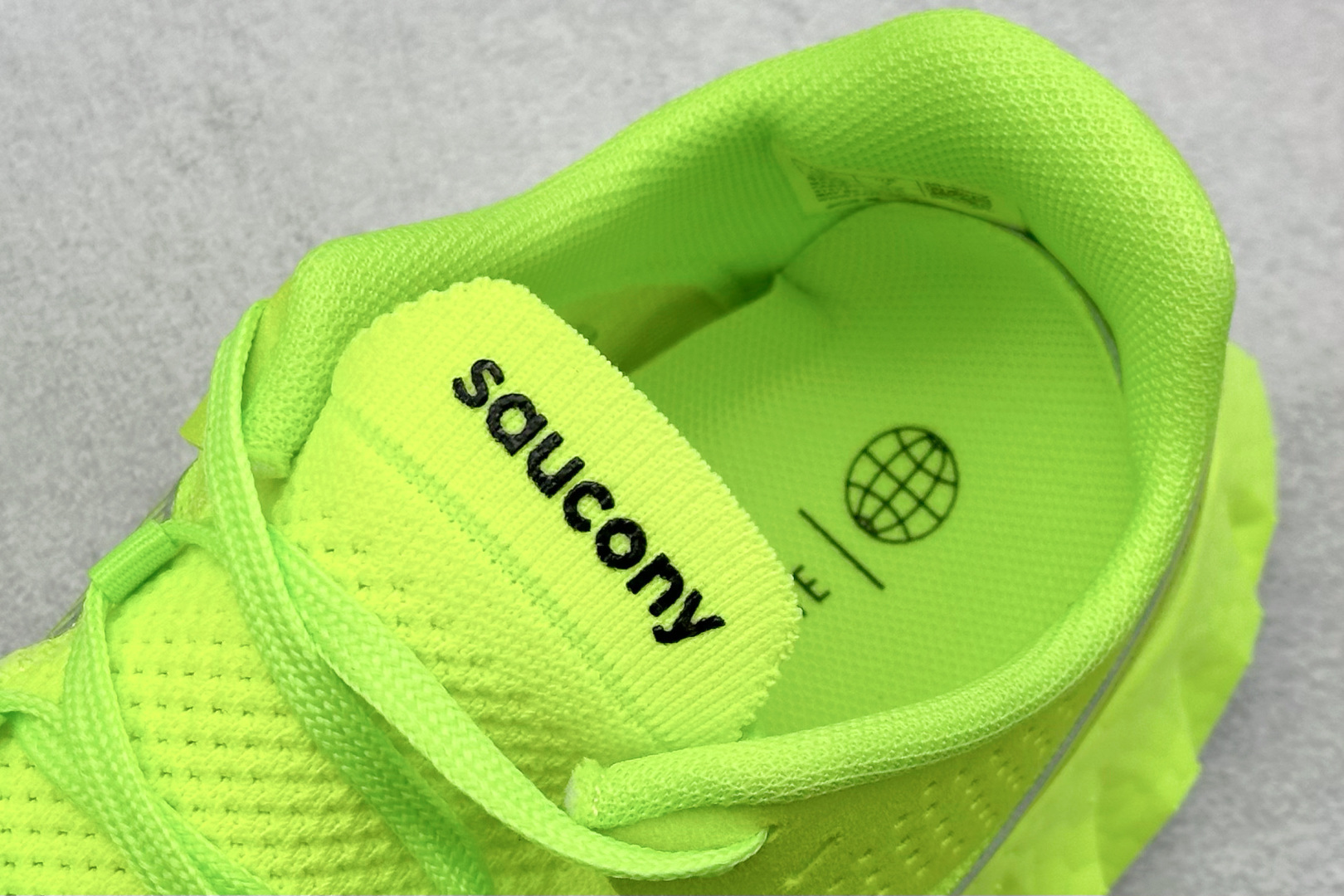 Saucony Triumph PRO 啡鹏4 旗舰级缓震型跑鞋
更换板材PWRRUN HG上底层