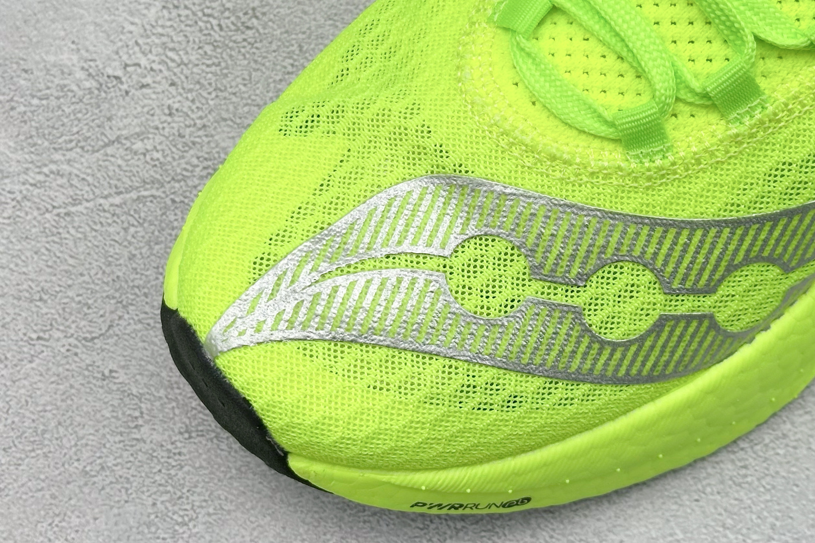 Saucony Triumph PRO 啡鹏4 旗舰级缓震型跑鞋
更换板材PWRRUN HG上底层