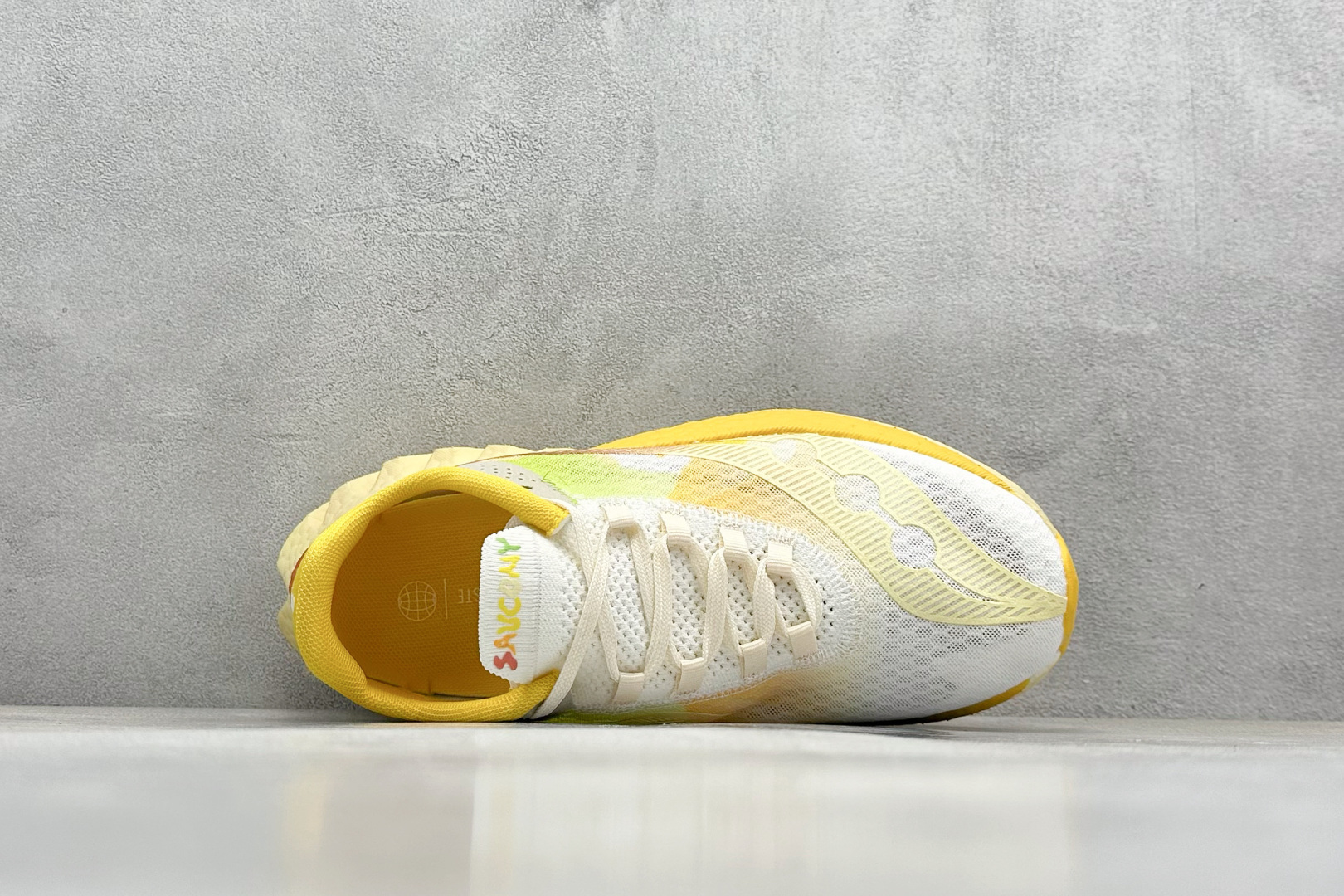 Saucony Triumph PRO 啡鹏4 旗舰级缓震型跑鞋
更换板材PWRRUN HG上底层