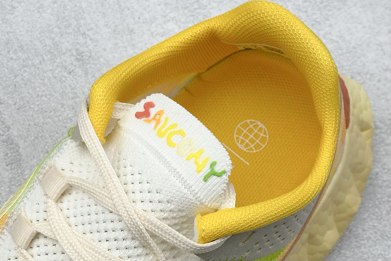 Saucony Triumph PRO 啡鹏4 旗舰级缓震型跑鞋
更换板材PWRRUN HG上底层