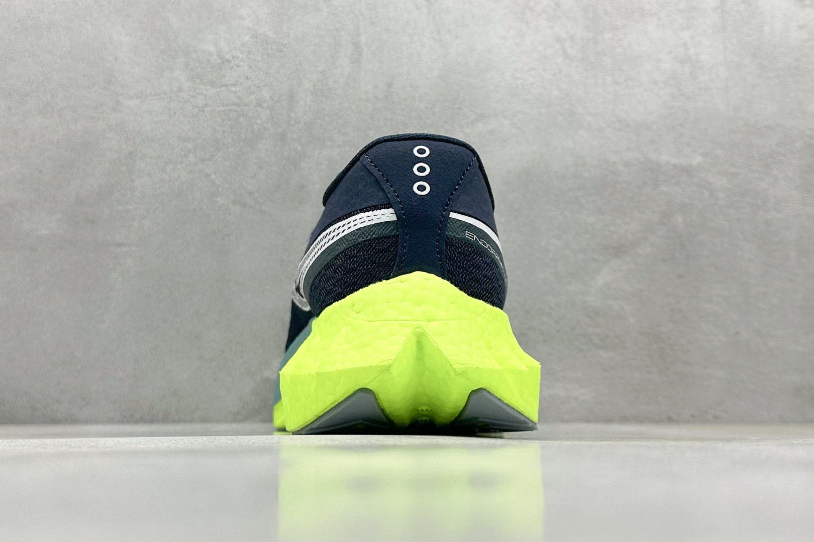 Saucony Triumph PRO 啡鹏4 旗舰级缓震型跑鞋
更换板材PWRRUN HG上底层