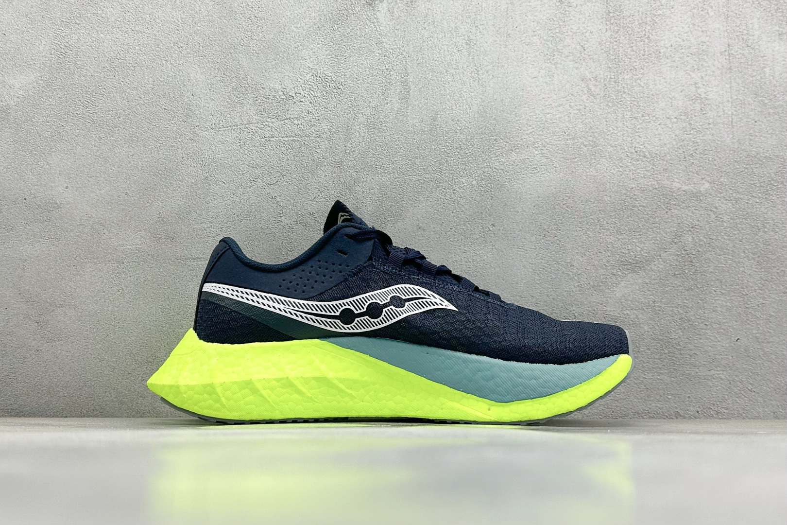 Saucony Triumph PRO 啡鹏4 旗舰级缓震型跑鞋
更换板材PWRRUN HG上底层