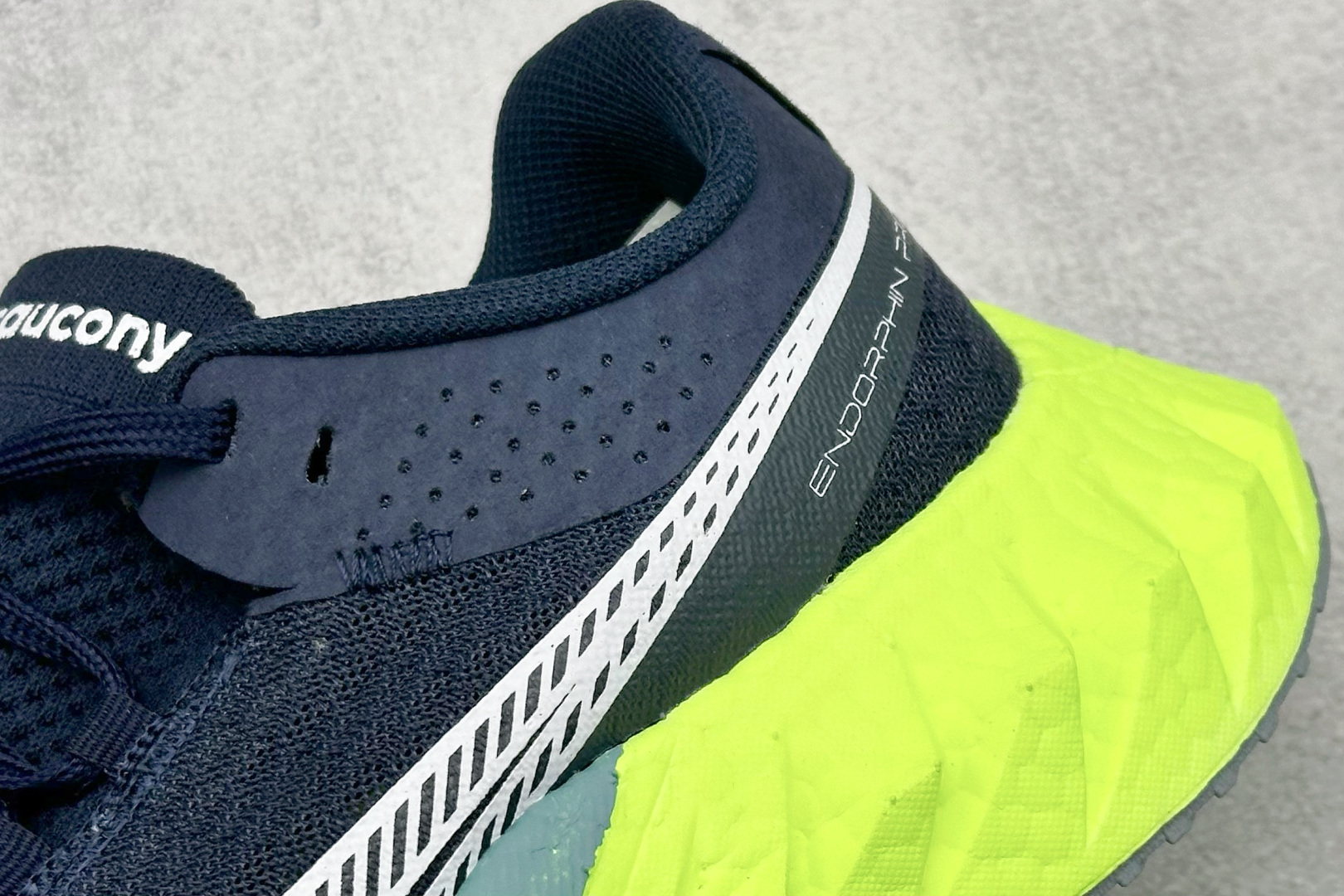 Saucony Triumph PRO 啡鹏4 旗舰级缓震型跑鞋
更换板材PWRRUN HG上底层