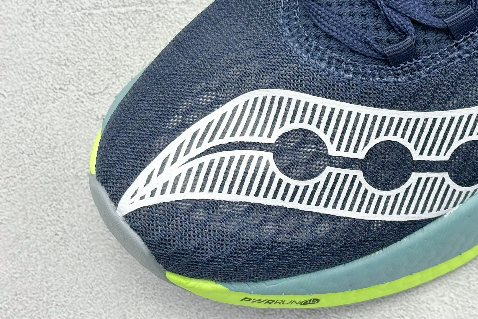 Saucony Triumph PRO 啡鹏4 旗舰级缓震型跑鞋
更换板材PWRRUN HG上底层