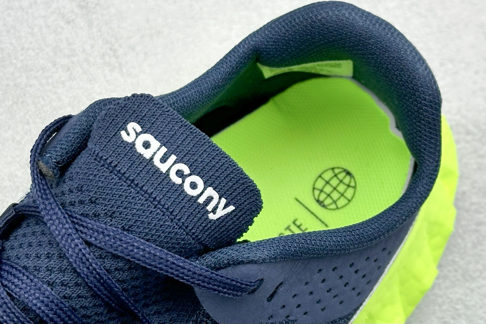 Saucony Triumph PRO 啡鹏4 旗舰级缓震型跑鞋
更换板材PWRRUN HG上底层