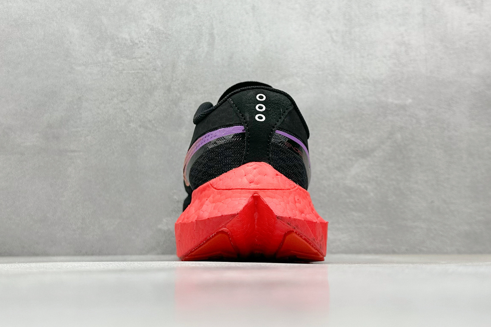Saucony Triumph PRO 啡鹏4 旗舰级缓震型跑鞋
更换板材PWRRUN HG上底层