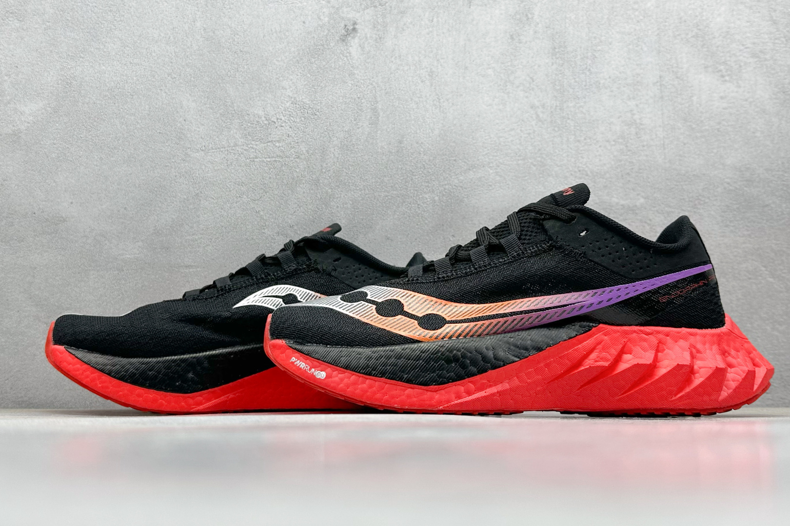 Saucony Triumph PRO 啡鹏4 旗舰级缓震型跑鞋
更换板材PWRRUN HG上底层