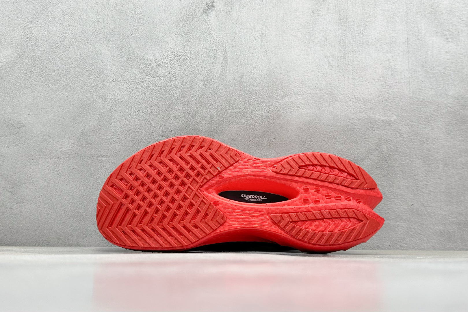 Saucony Triumph PRO 啡鹏4 旗舰级缓震型跑鞋
更换板材PWRRUN HG上底层