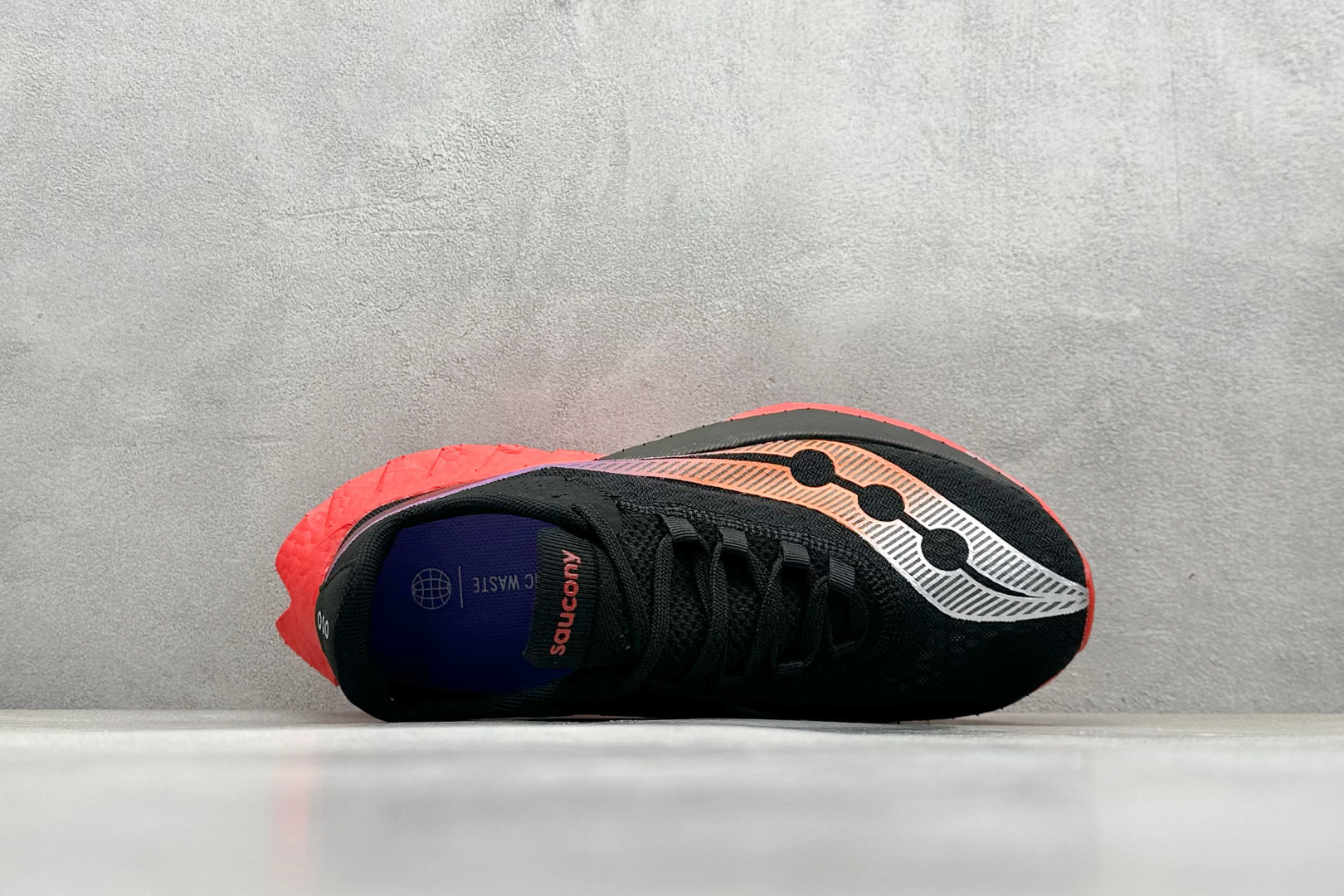 Saucony Triumph PRO 啡鹏4 旗舰级缓震型跑鞋
更换板材PWRRUN HG上底层