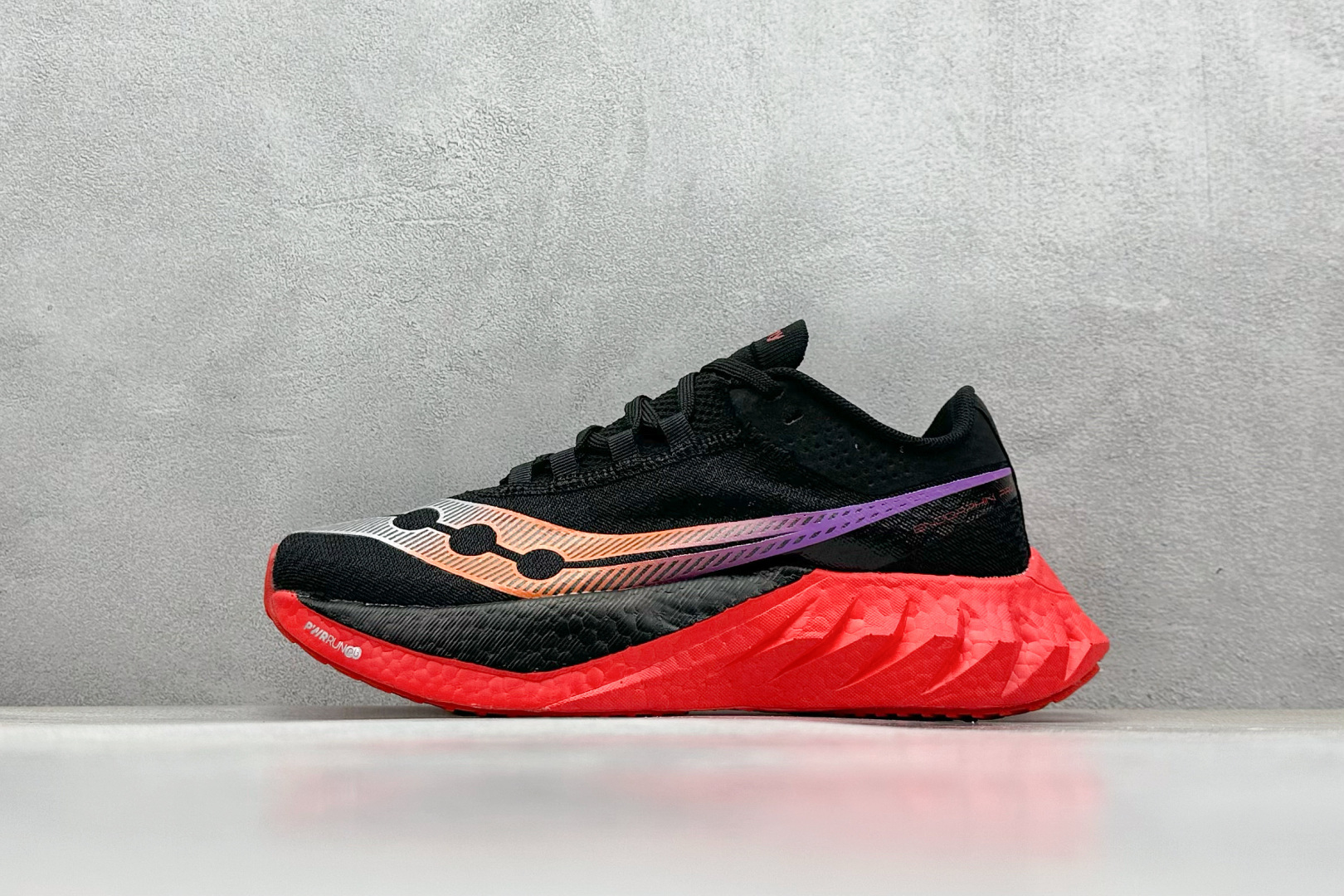 Saucony Triumph PRO 啡鹏4 旗舰级缓震型跑鞋
更换板材PWRRUN HG上底层