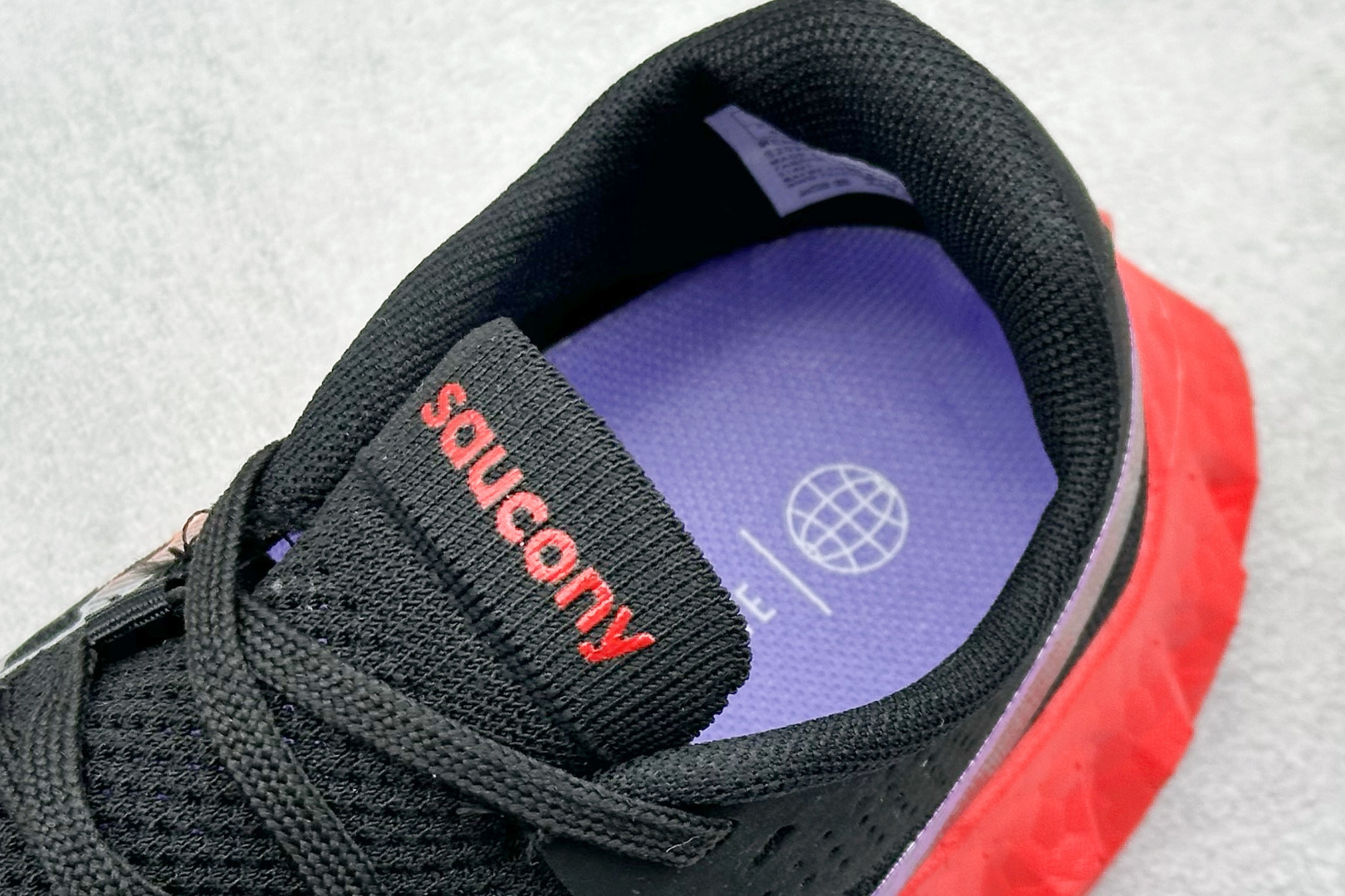 Saucony Triumph PRO 啡鹏4 旗舰级缓震型跑鞋
更换板材PWRRUN HG上底层