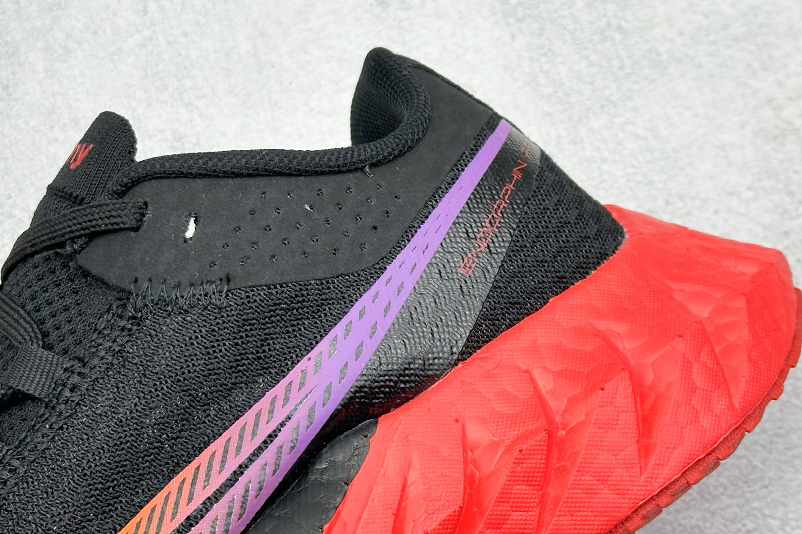 Saucony Triumph PRO 啡鹏4 旗舰级缓震型跑鞋
更换板材PWRRUN HG上底层