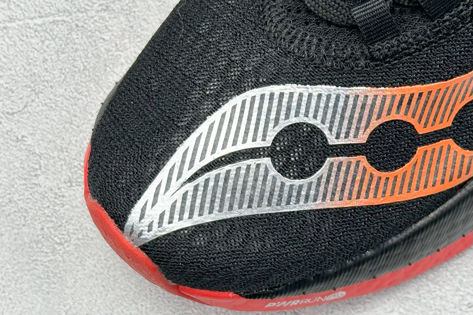 Saucony Triumph PRO 啡鹏4 旗舰级缓震型跑鞋
更换板材PWRRUN HG上底层