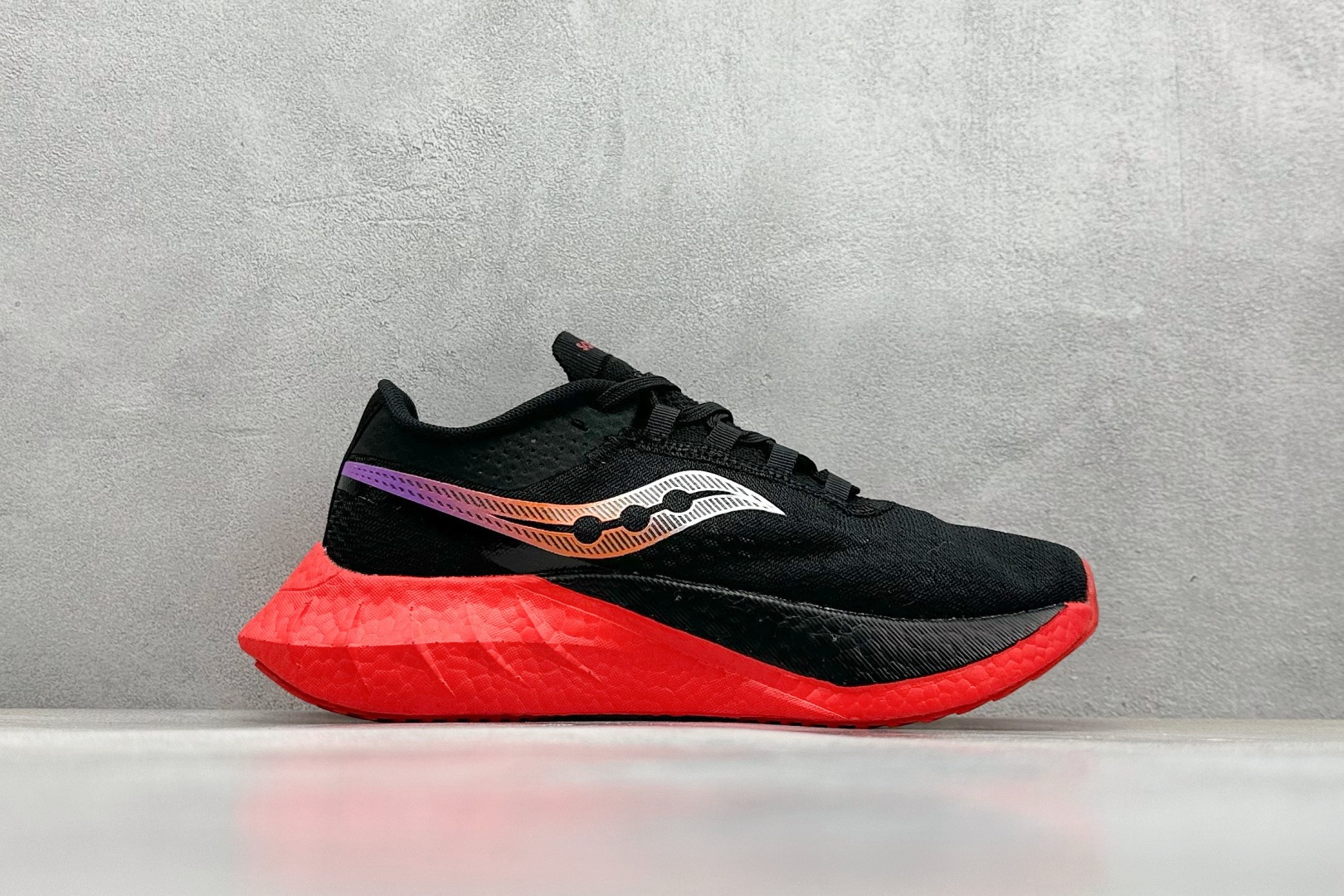 Saucony Triumph PRO 啡鹏4 旗舰级缓震型跑鞋
更换板材PWRRUN HG上底层