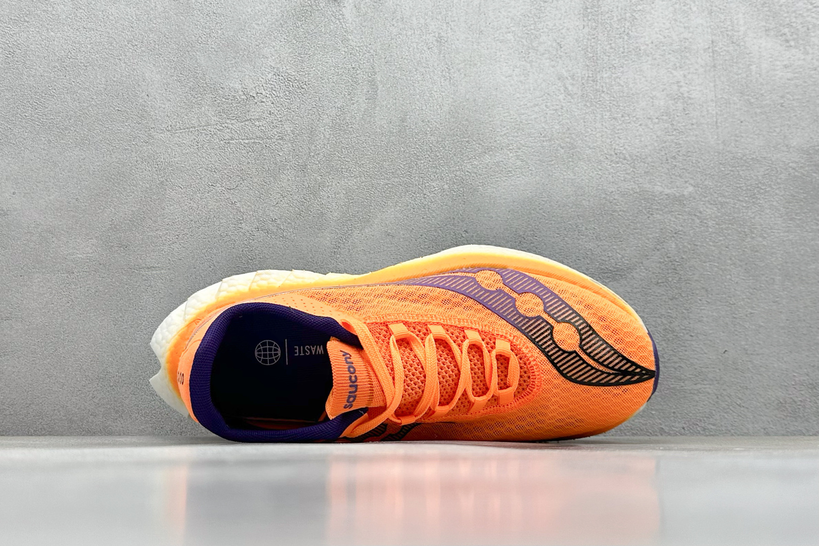 Saucony Triumph PRO 啡鹏4 旗舰级缓震型跑鞋
更换板材PWRRUN HG上底层