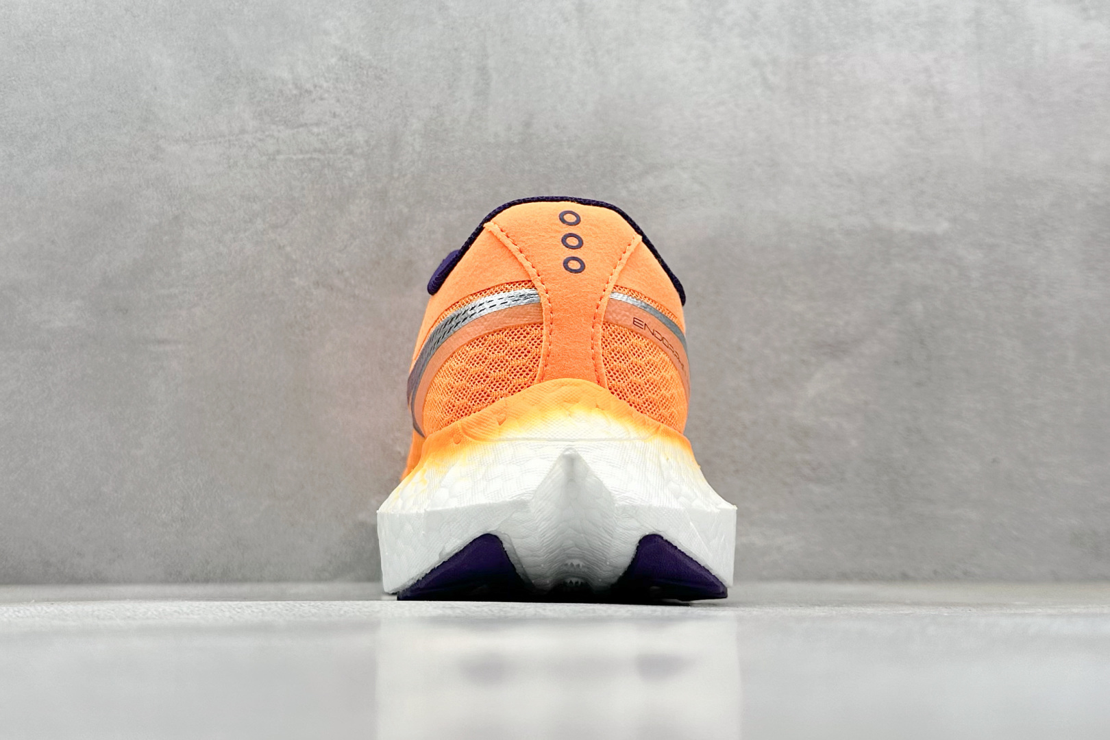 Saucony Triumph PRO 啡鹏4 旗舰级缓震型跑鞋
更换板材PWRRUN HG上底层