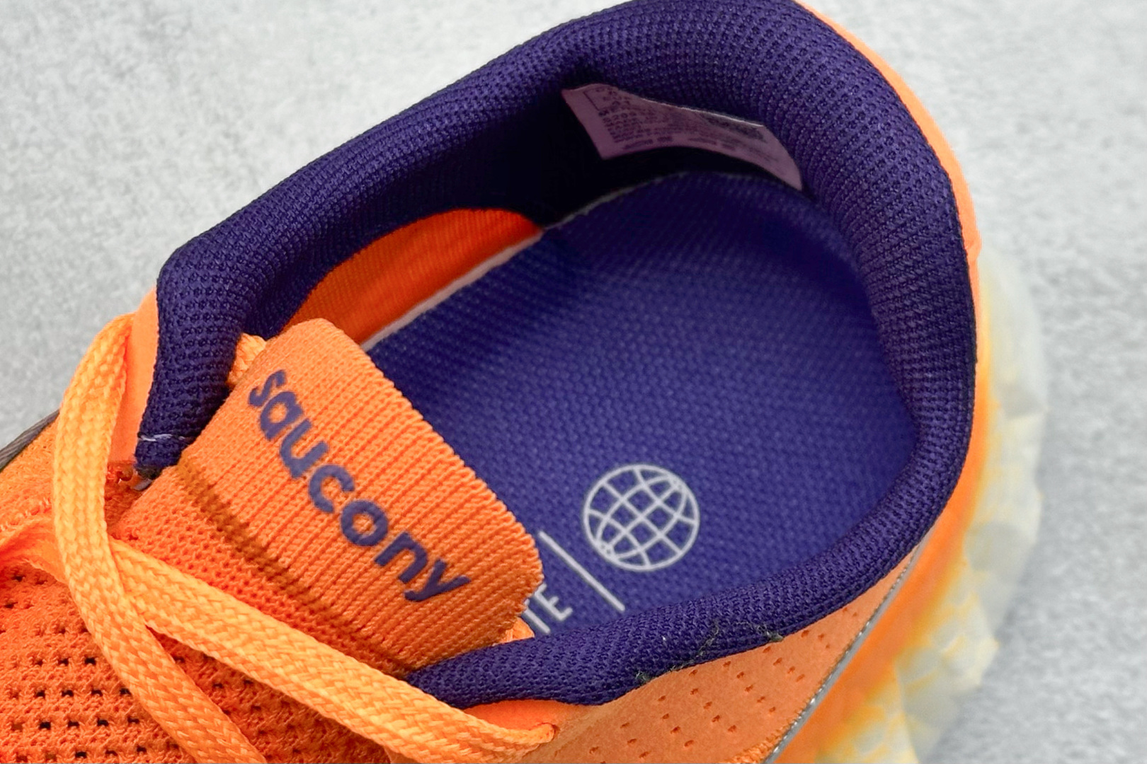 Saucony Triumph PRO 啡鹏4 旗舰级缓震型跑鞋
更换板材PWRRUN HG上底层