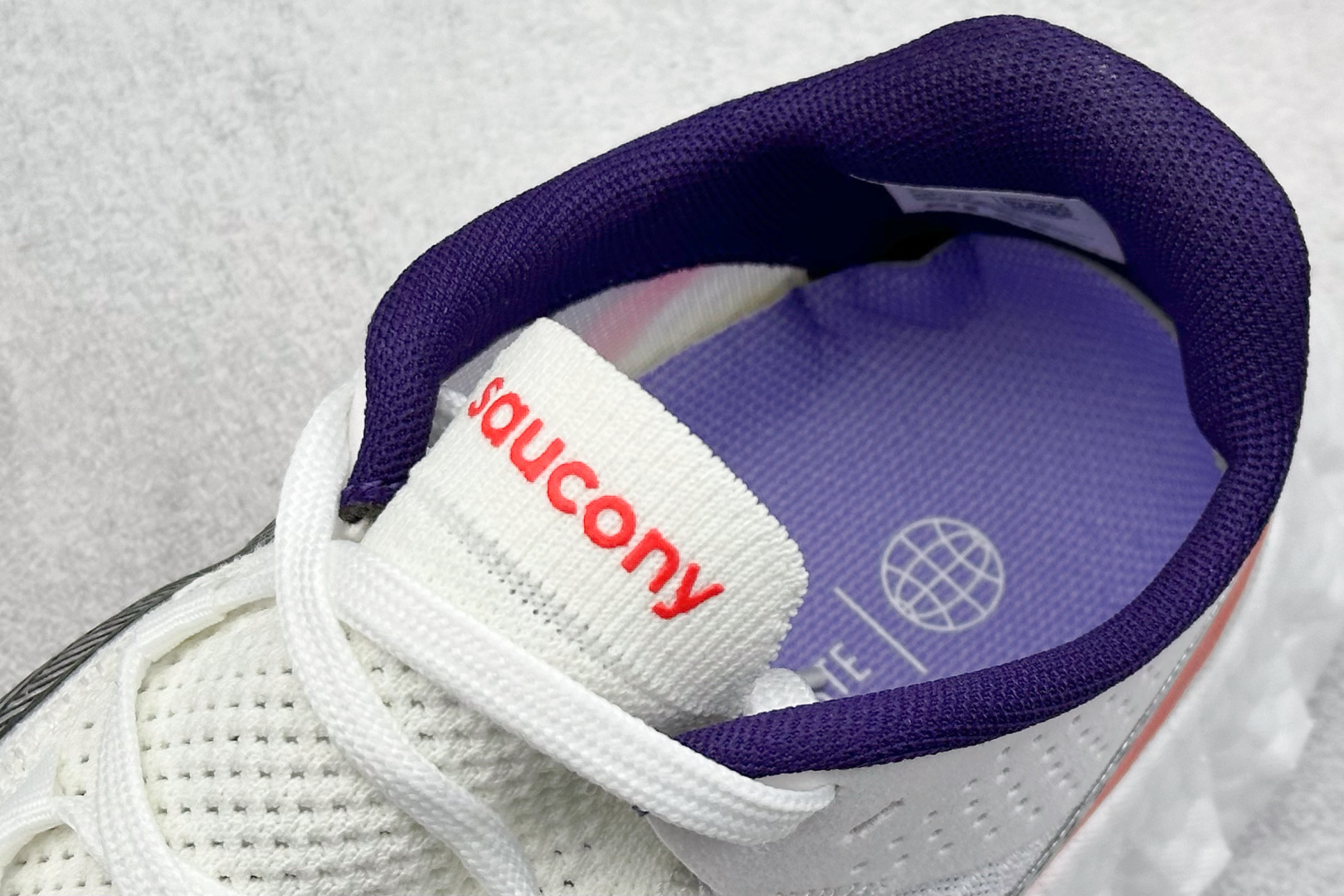 Saucony Triumph PRO 啡鹏4 旗舰级缓震型跑鞋
更换板材PWRRUN HG上底层