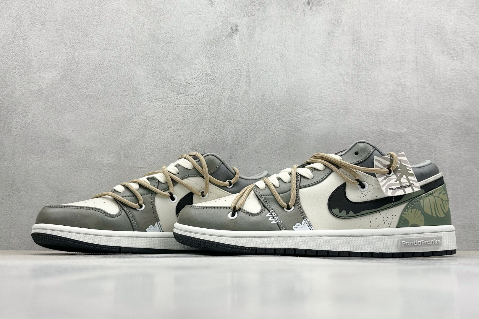  终端放店
FS版 Air Jordan 1 Low 绿叶浮渊 灰白
此款整体围绕熊猫恶作剧丛林穿越主题
